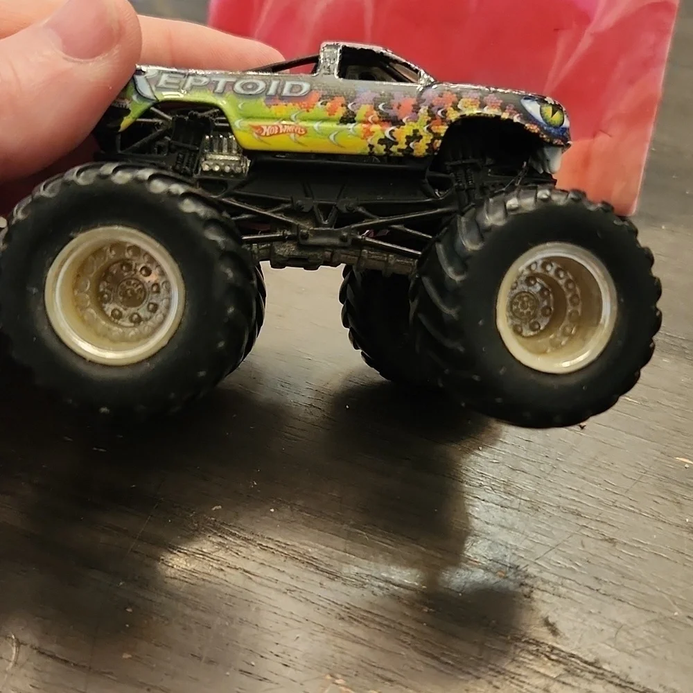 Hotwheels Reptoid 4x4 truck has paint chips flaws metal body